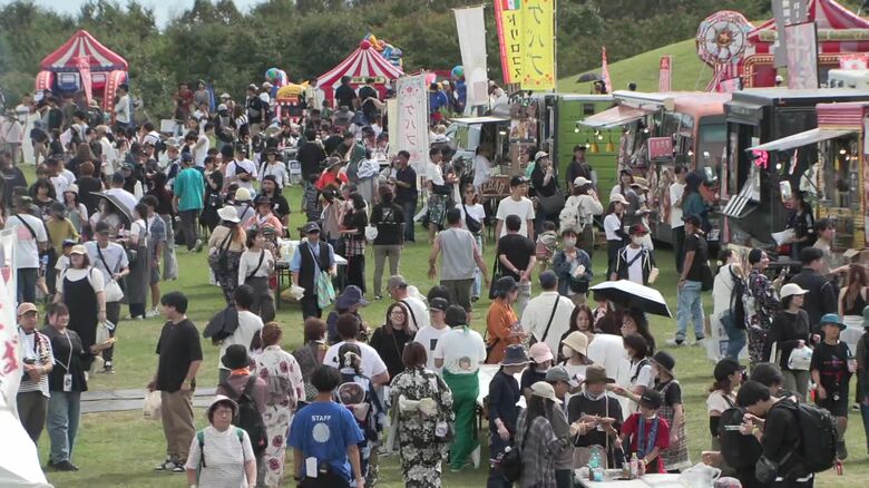ステージライブや飲食屋台も