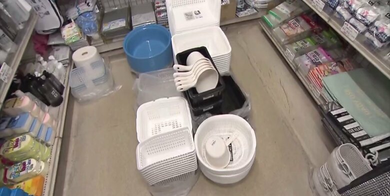 100円ショップ越後屋の店内