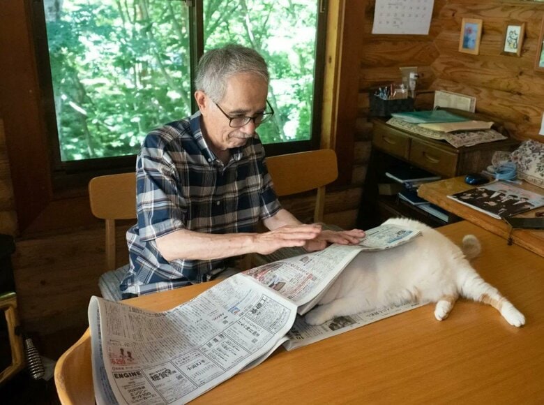 新聞で包んでみることに…（提供：MARCOさん）