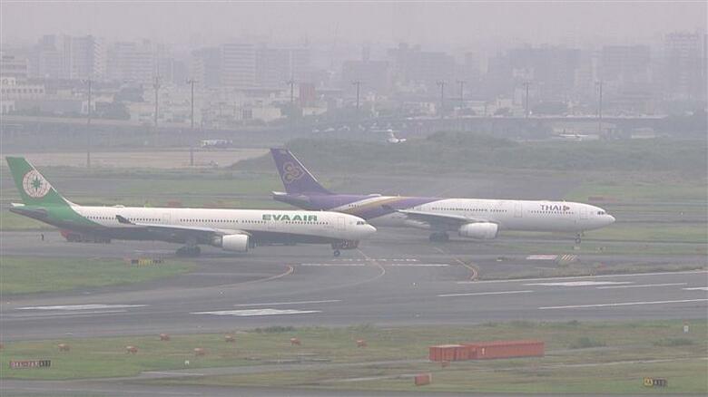 接触したとの情報があるタイ航空機と台湾のエバー航空機