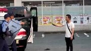【映像】「武器をおろせ」“コンビニ刃物男”に警察官発砲　緊迫の一部始終　専門家「拳銃の使用適正だったのではないか」