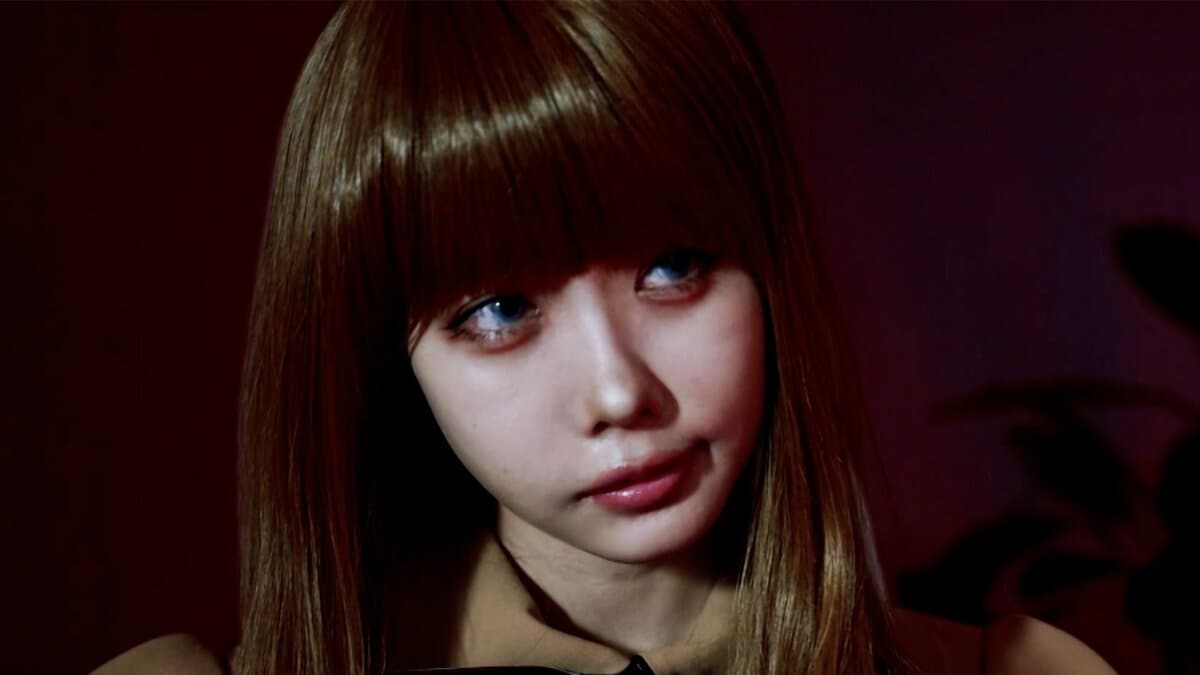 あのちゃん “ブロンドロングヘア”で不気味ダンス 「自分じゃない