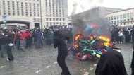 ベルギーで財政再建策に反対する大規模デモ　一部が暴徒化し警官隊と激しく衝突