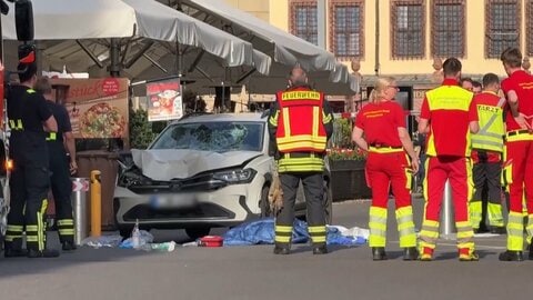 ドイツ・ライプチヒ中心部で車が人混みに突入し2人死亡　33歳男を逮捕、動機を捜査