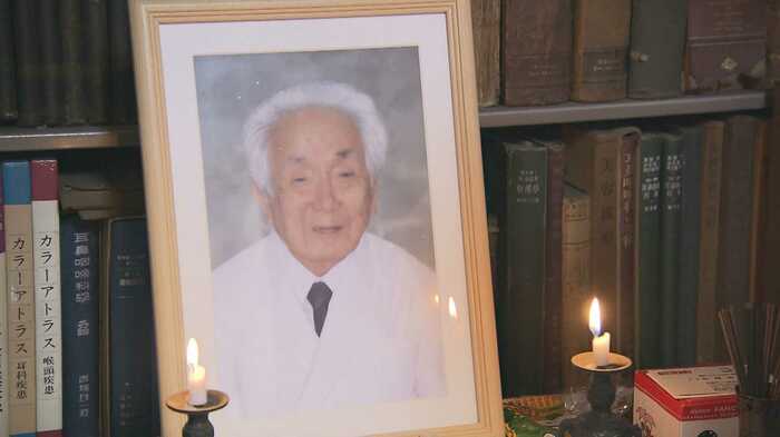 遺品を寄贈した横山滋さん