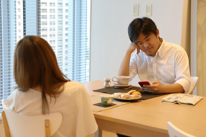 「心もディスタンス」の看板がヒントに