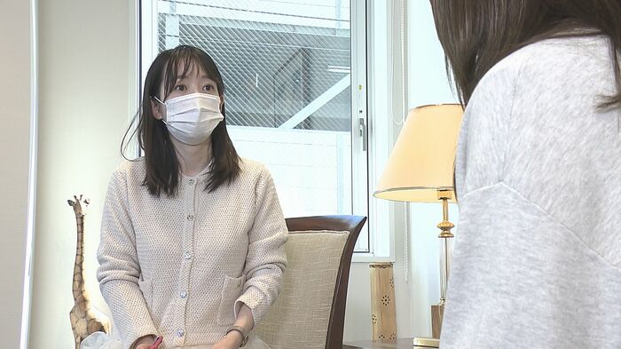 取材に応じてくれた30代女性Aさん(右)