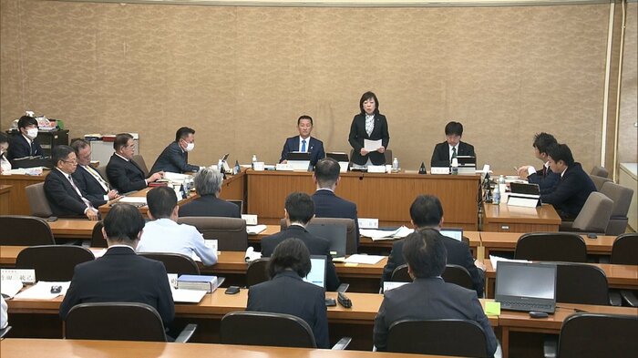 総務委員には川勝知事を支える会派の議員も含まれている(2023年10月)
