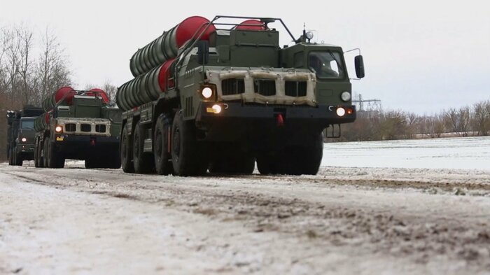 ロシア軍S-400地対空システム車列