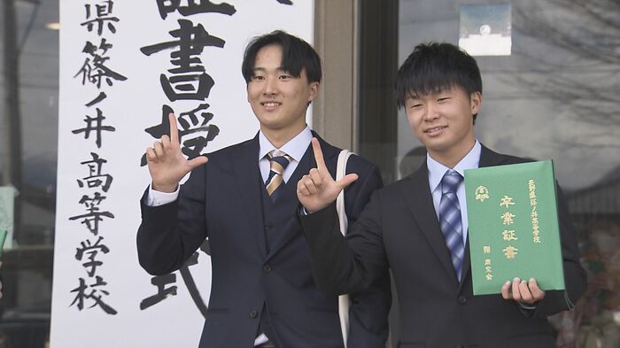 別れを惜しみ記念撮影