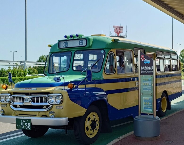 高松空港リムジンバスに昭和レトロ「ボンネットバス」徳島・阿波池田路線のＰＲでバス会社が運行【香川】｜FNNプライムオンライン