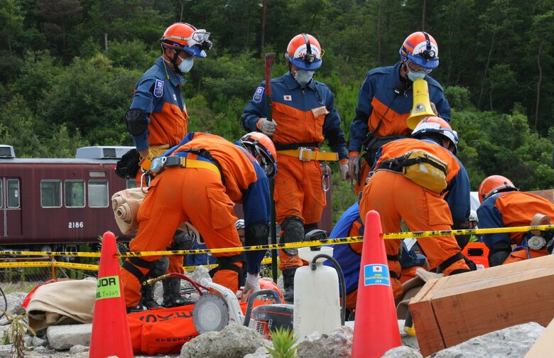 災害救助は一刻を争う（画像：イメージ）