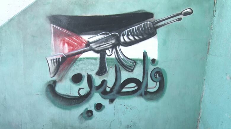 壁画はパレスチナの旗がモチーフ