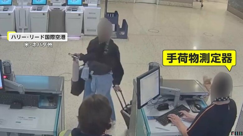 心配そうな顔で飼い主を見つめていた犬