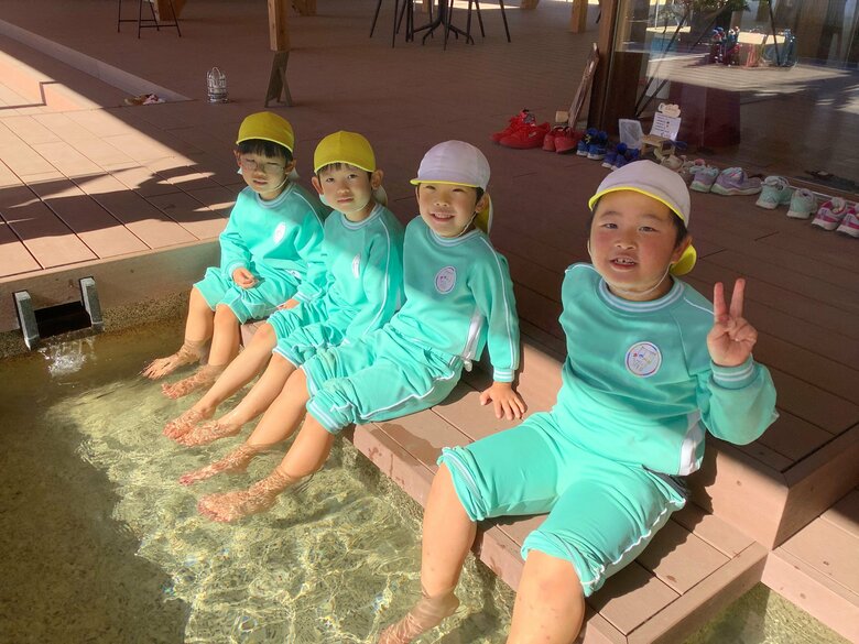 「ソナタリュー」の足湯には園児もやってくる