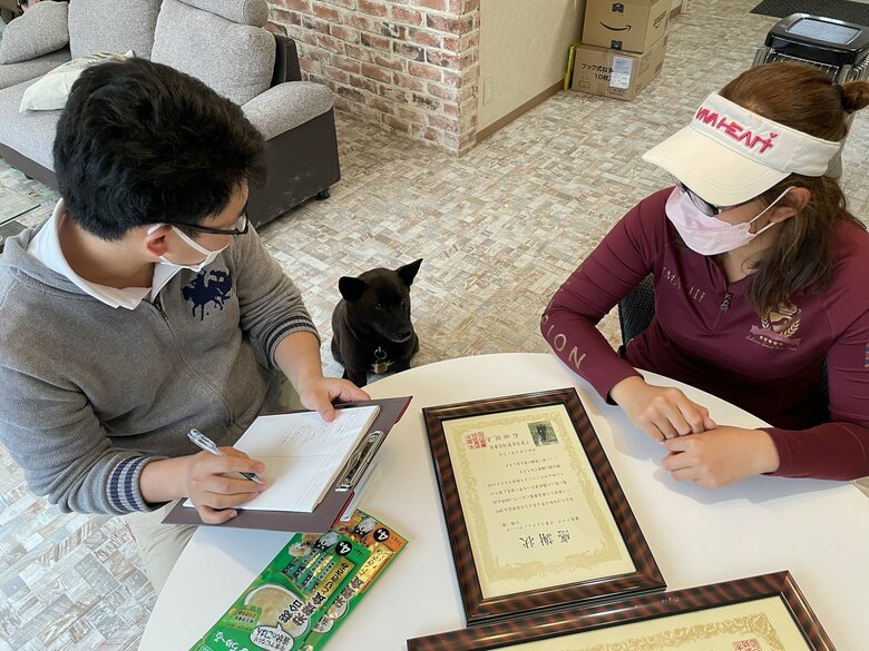 感謝状には興味は示さず？（提供：千葉ライディングパーク）