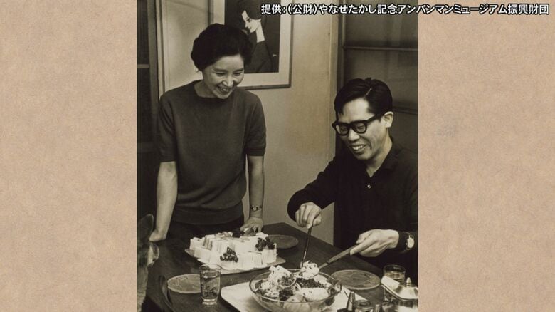 結婚後、東京の新居で妻・暢さんと（1953年）