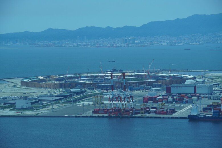 リングの遠景　巨大さが分かる