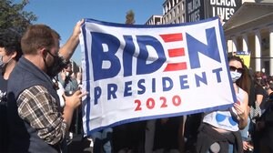 バイデン氏“勝利”で歓喜の声 トランプ氏「まだ終わらない」