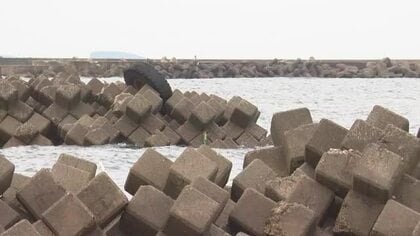 「男性がおぼれている」浜に引き上げ心臓マッサージも…坂井市三国の56歳男性が死亡　石川県加賀市の塩屋海岸でカイトボード中におぼれたか