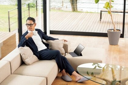 テレワークにぴったりな“パジャマスーツ”が登場…「ラクできちんと見える」着心地をAOKIに聞いた