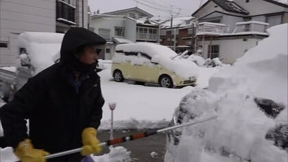 ”真冬並み寒気”冷え込み強まり山沿いでまとまった雪「一気に降った」  新潟市では平年より10日遅く初雪観測