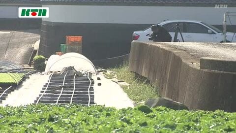 車内の76歳男性は発見時に意識なく死亡確認…雲仙市の畑に横転した軽トラック見つかる 