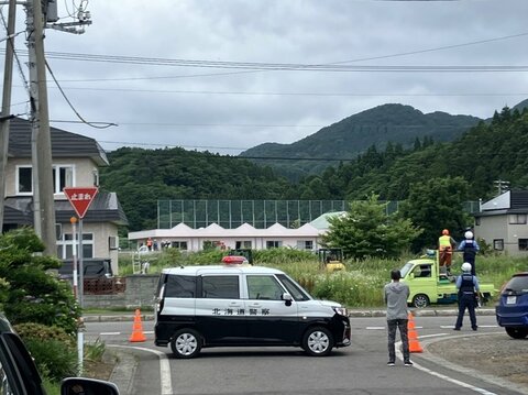 【ヒグマに襲われ死亡】「新聞配達員がクマに襲われて引きずられていった」新聞配達中の男性が犠牲に…住宅から笹やぶに引きずり込まれ＿その場で死亡確認＿ハンター出動中〈北海道福島町〉