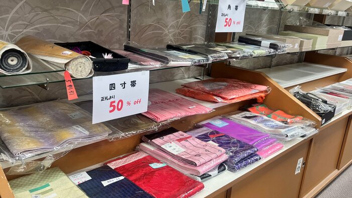 店内商品は在庫も含めて半額から8割引に