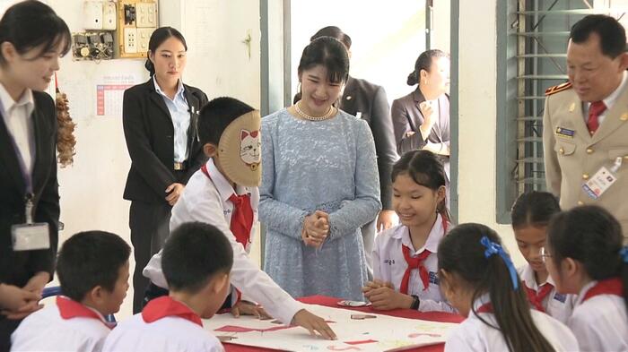 令和8（2025）年11月　ラオスで日本語の授業を視察された愛子さま