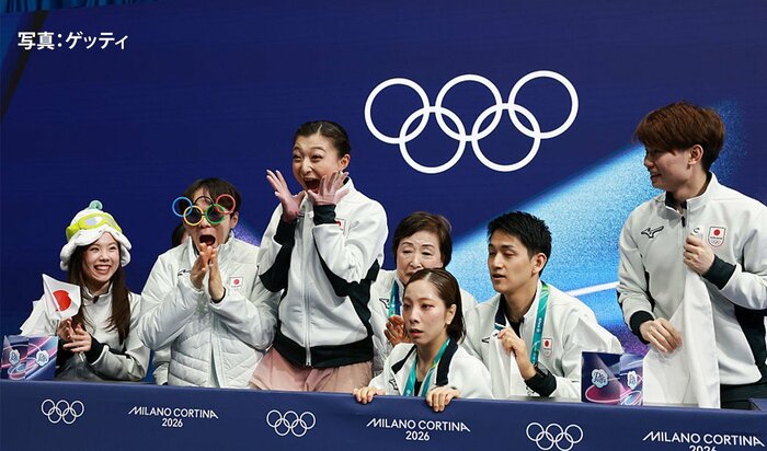 ミラノ・コルティナ五輪・団体戦。キスアンドクライで喜ぶ坂本花織