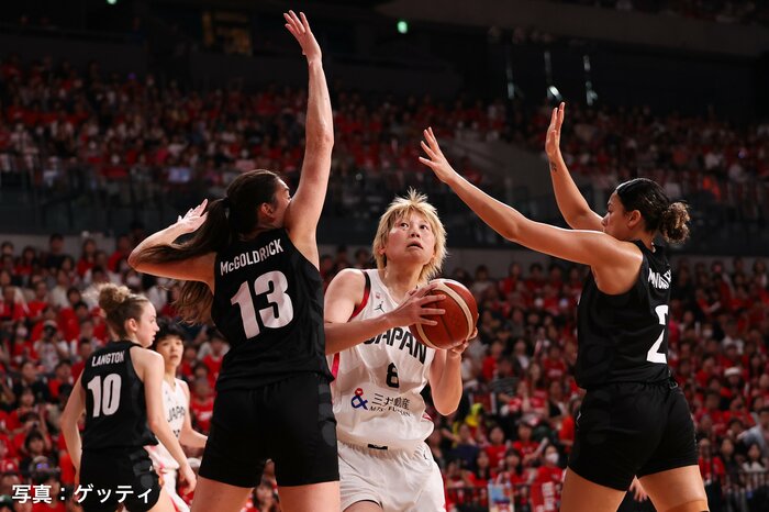 対ニュージーランド2戦目でシュートを狙う髙田真希(6日、東京・有明アリーナ)