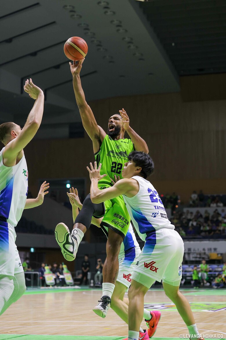【レバンガ北海道】「今日勝利できたことをチームとして誇りに思います」ジャリル・オカフォーがチームトップの25得点で勝利に貢献｜FNNプライムオンライン