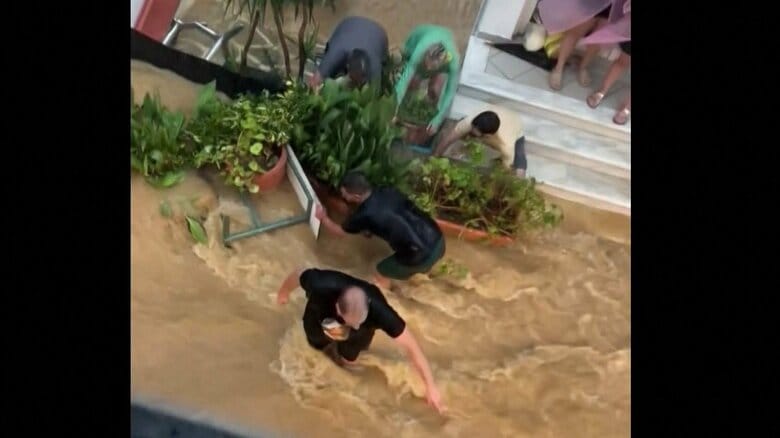 ギリシャで大雨による洪水発生　少なくとも1人死亡・1人行方不明に　被害拡大の恐れも｜FNNプライムオンライン