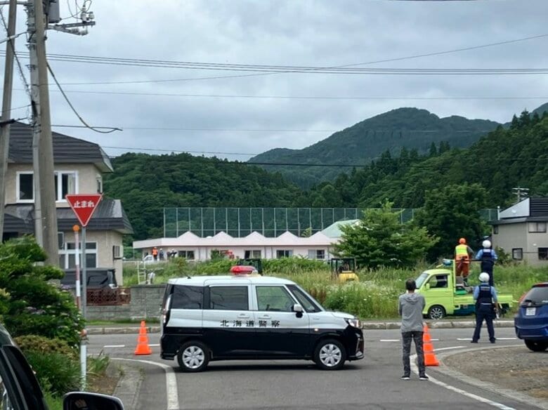【ヒグマに襲われ死亡】「新聞配達員がクマに襲われて引きずられていった」新聞配達中の男性が犠牲に…住宅から笹やぶに引きずり込まれ＿その場で死亡確認＿ハンター出動中〈北海道福島町〉｜FNNプライムオンライン