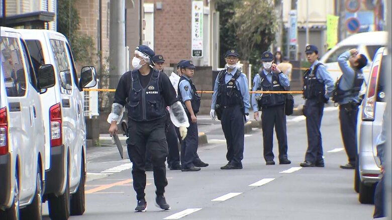 元施設職員の20代男が殺害ほのめかす…老人ホームで入所者女性2人が死亡　ベッドにあおむけ、頭から血を流した状態で発見　埼玉・鶴ヶ島市｜FNNプライムオンライン