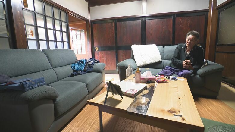 紀子さんは中さんの隣のソファが定位置だったという