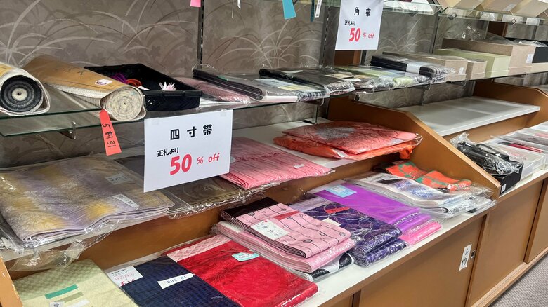 店内商品は在庫も含めて半額から８割引に