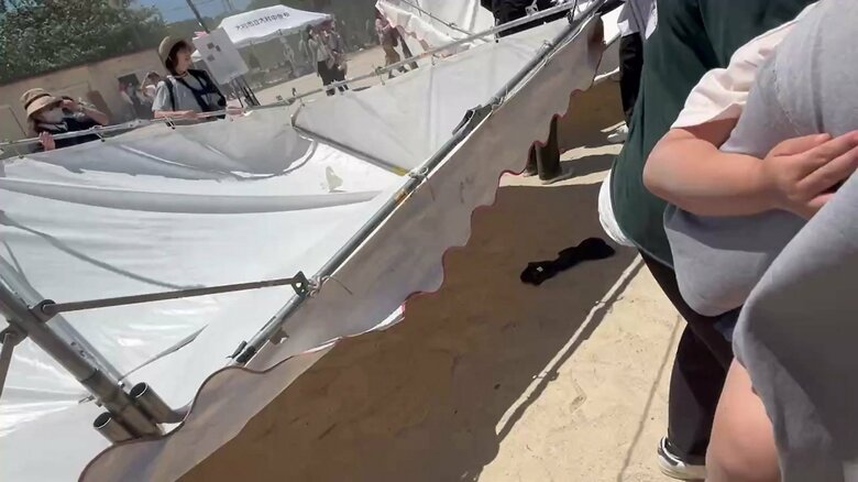 つむじ風でテントが吹き飛ばされた