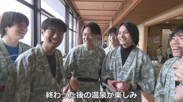 参加学生の楽しみの一つは温泉
