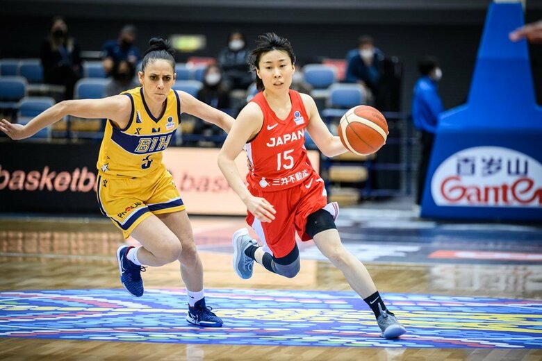 同じく東京五輪にも出場した本橋菜子選手（2月13日、対ボスニア・ヘルツェゴヴィナ戦より）（C）FIBA