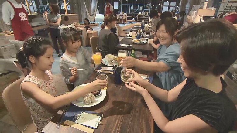 夜はお酒が飲める“バー営業”の日もある