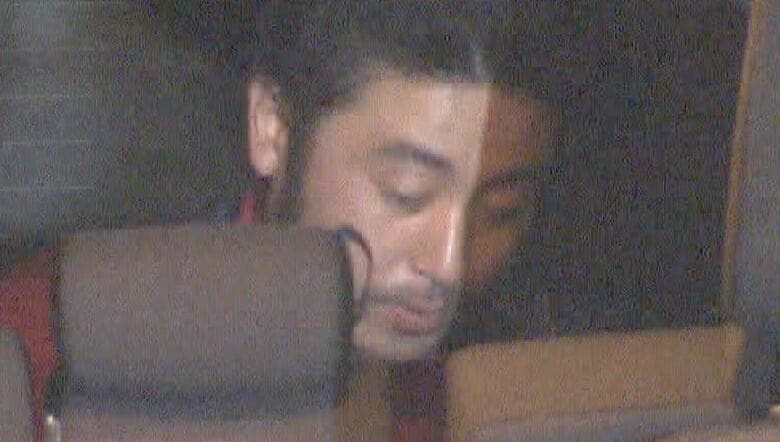 青木政憲容疑者 　長野中央警察署に移される（2023年5月26日夜）