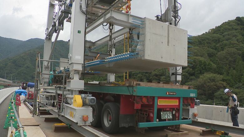 床版の取り替え作業