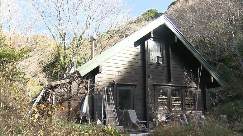 山あいにある鈴木さんのアトリエ（静岡県下田市）