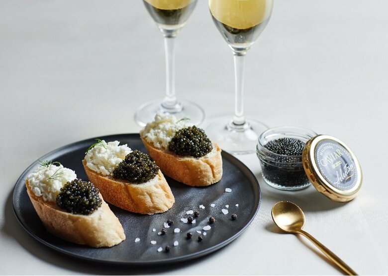 リコッタチーズとキャビアを乗せたブルスケッタ（画像提供：星野リゾート　リゾナーレ熱海）