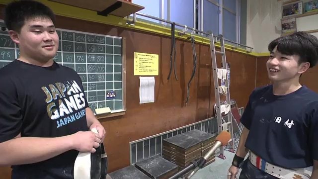 後輩の言葉に照れる鈴木選手