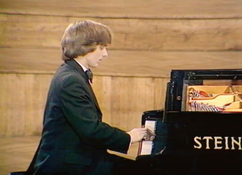 1975年「ショパン国際ピアノコンクール」で優勝