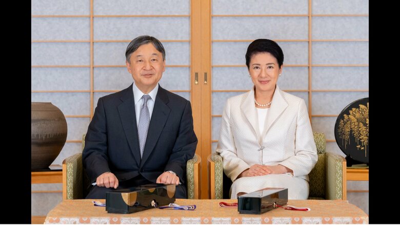 懐紙箱とお盆は輪島塗で壺は珠洲焼　宮内庁提供