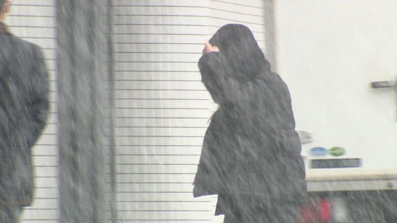 判決公判で法廷に向かう被告